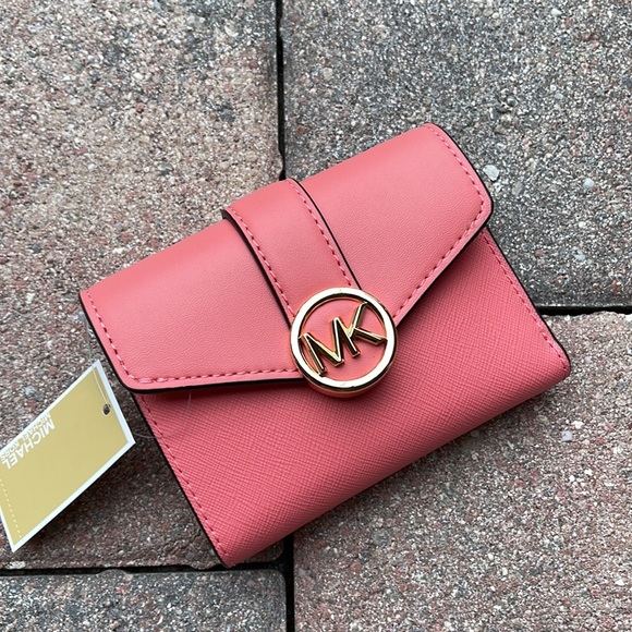 MICHAEL KORS CARMEN MEDIUM LOGO AND FAUX LEATHER WALLET GRAPEFRUIT - Picture 12 of 16